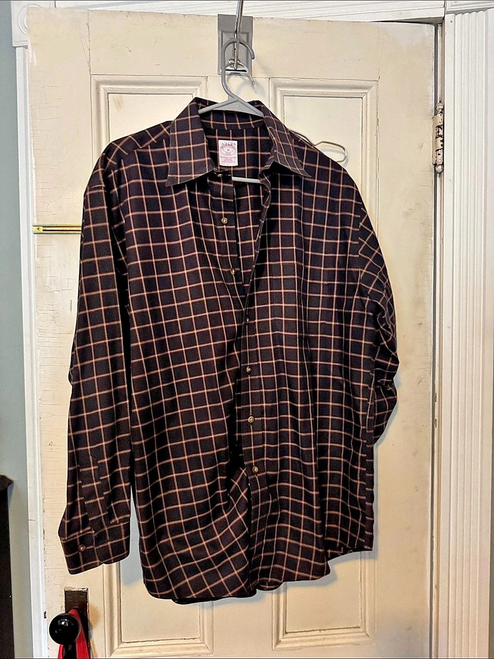 Chaps Plaid Button Down in Black & Brown Size Medium